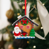 Kép 1/4 - Karácsonyi mágneses dekoráció - 2 az 1-ben - mézeskalács házikó mikulással - 85 x 75 mm