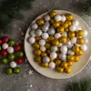 Kép 1/5 - Karácsonyi gömb dísz - glitteres, polifoam golyók - 20 mm - 2 féle - 17 g / csomag