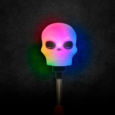 Halloweeni LED-lámpa - rugós koponya - elemes