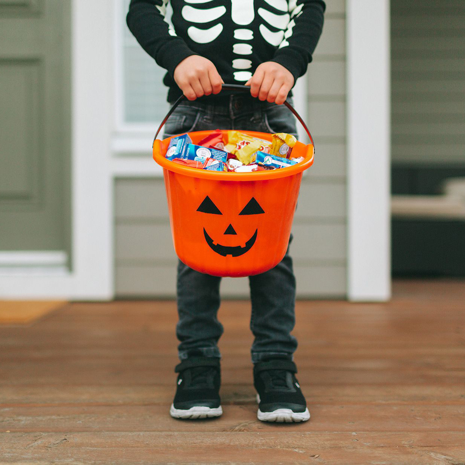Halloweeni műanyag vödör - tökmintás - 20 x 15 cm